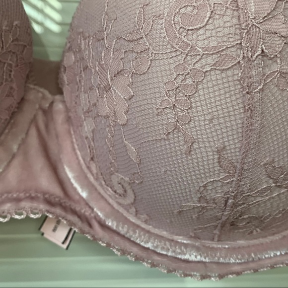 Victoria's Secret Blush Pink Velvet/Lace Bra NWOT - Picture 9 of 11